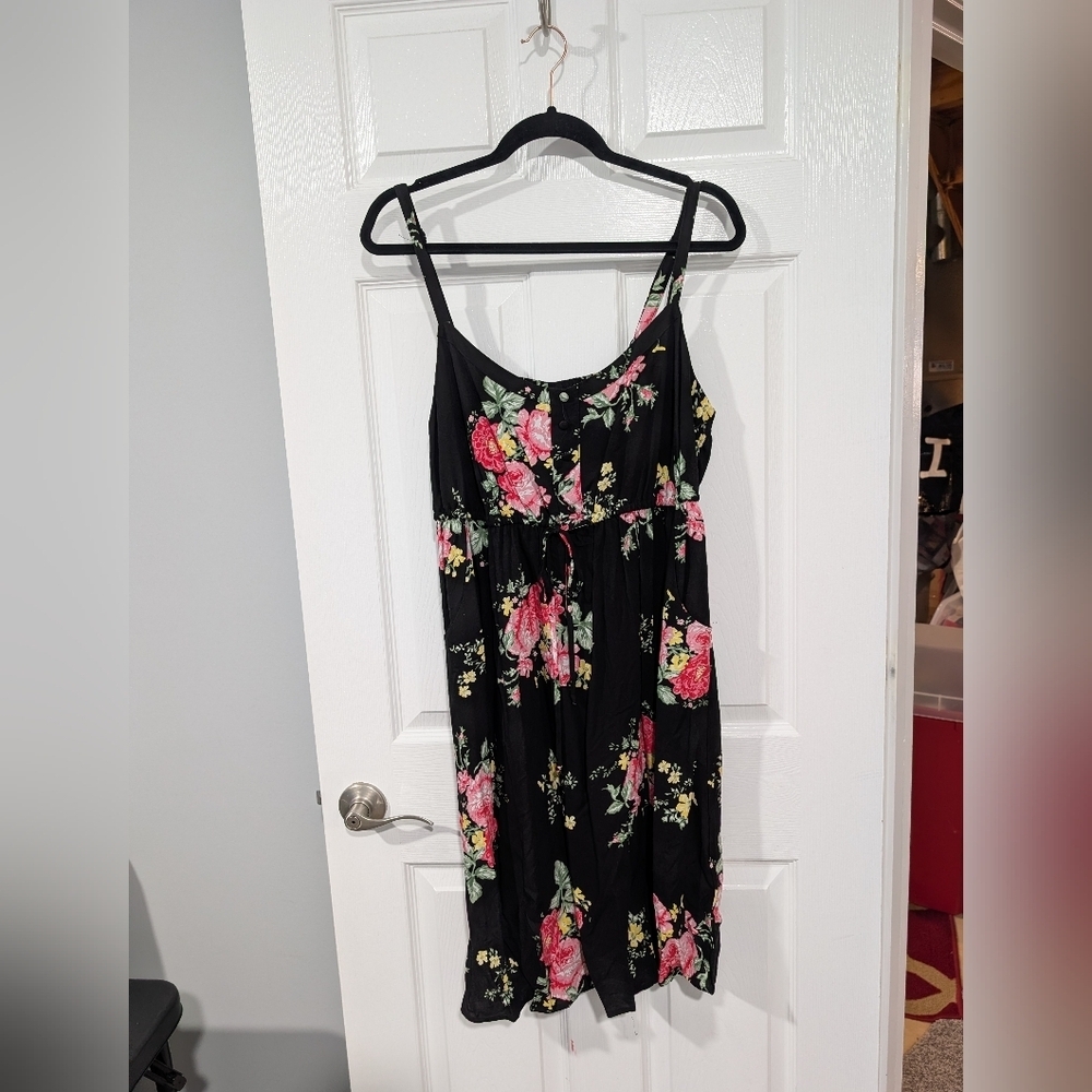 NWT Torrid Black Floral Sleeveless Challis Henley Dress in Size 2 (18/20)